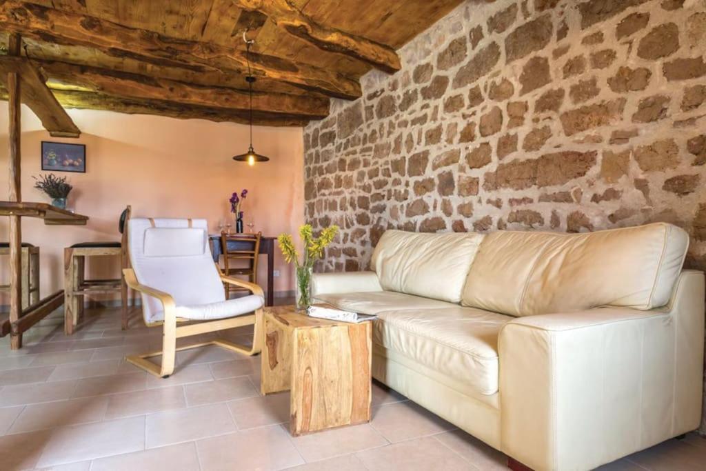 A Stone House 'pojata'